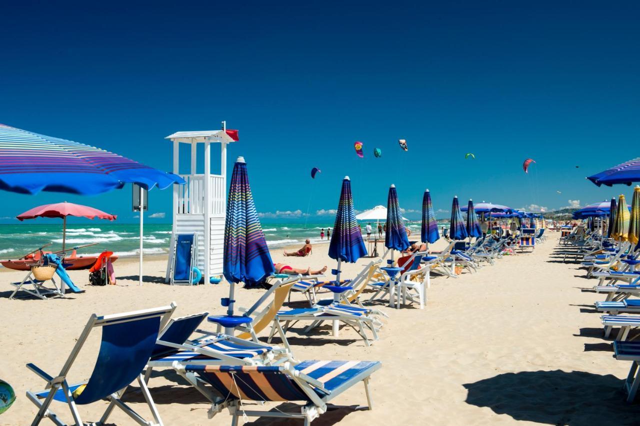 Hotel Holiday Vasto Exterior photo