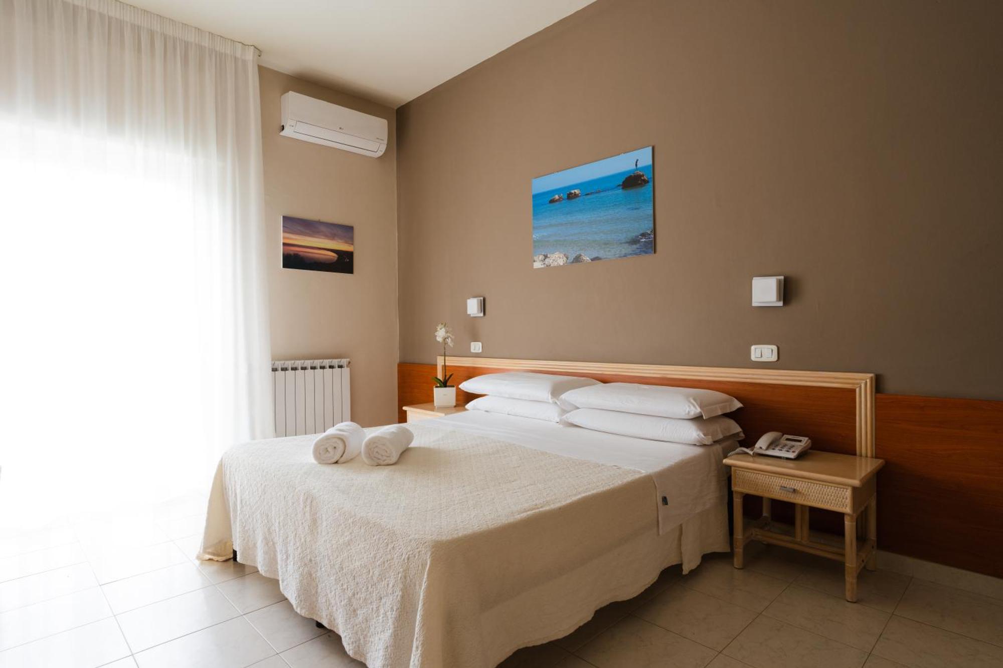 Hotel Holiday Vasto Exterior photo
