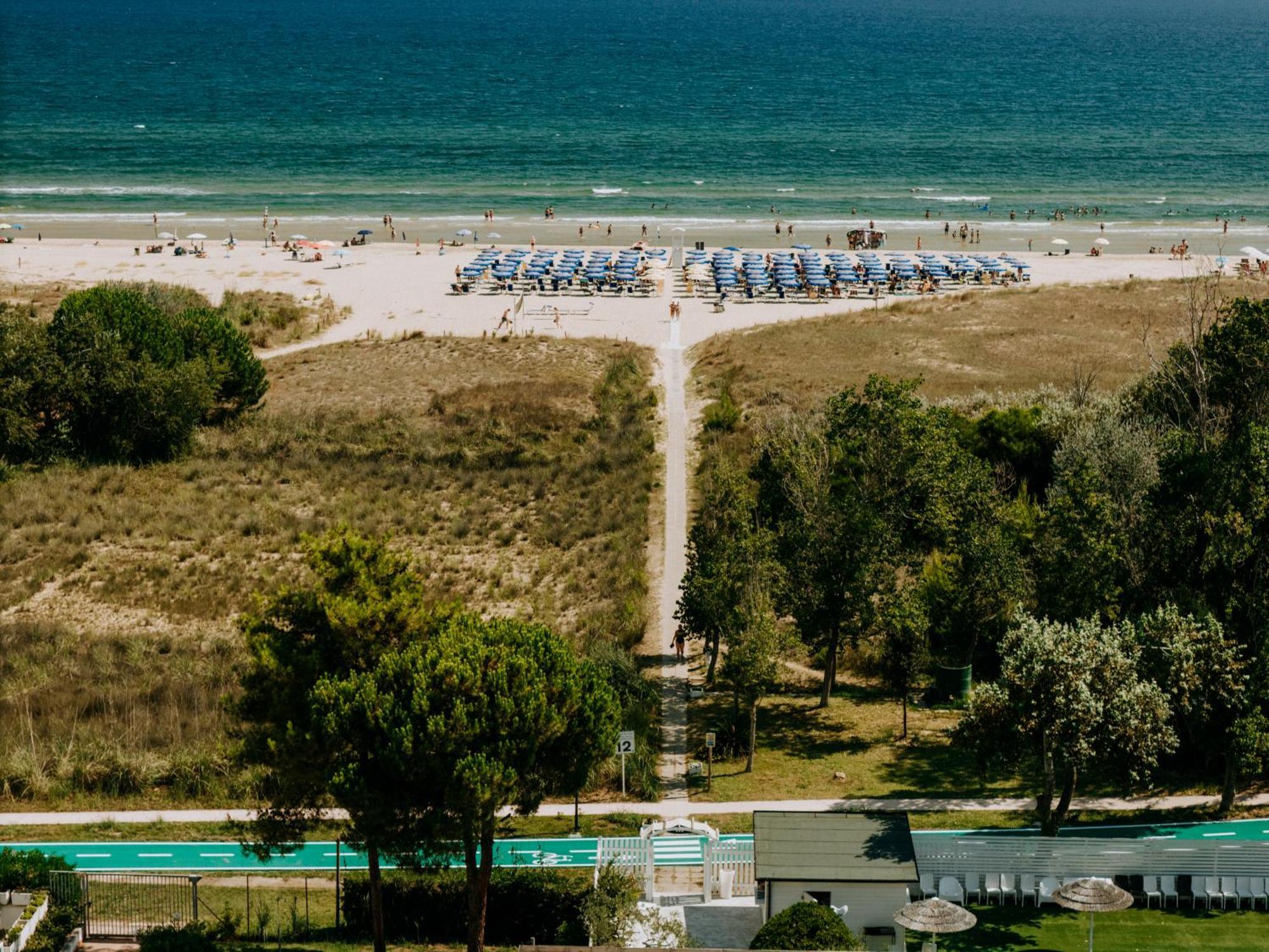 Hotel Holiday Vasto Exterior photo