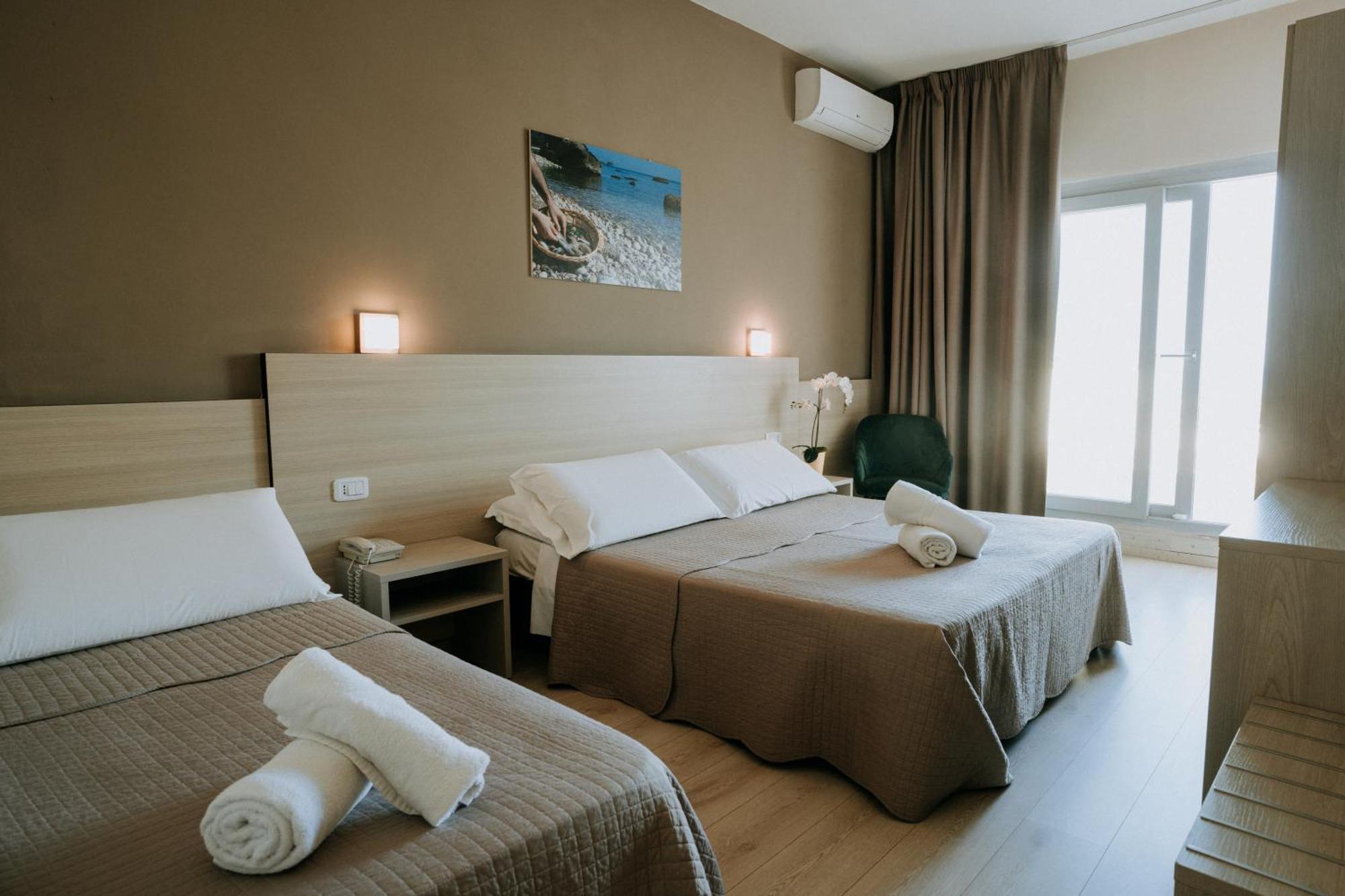 Hotel Holiday Vasto Exterior photo