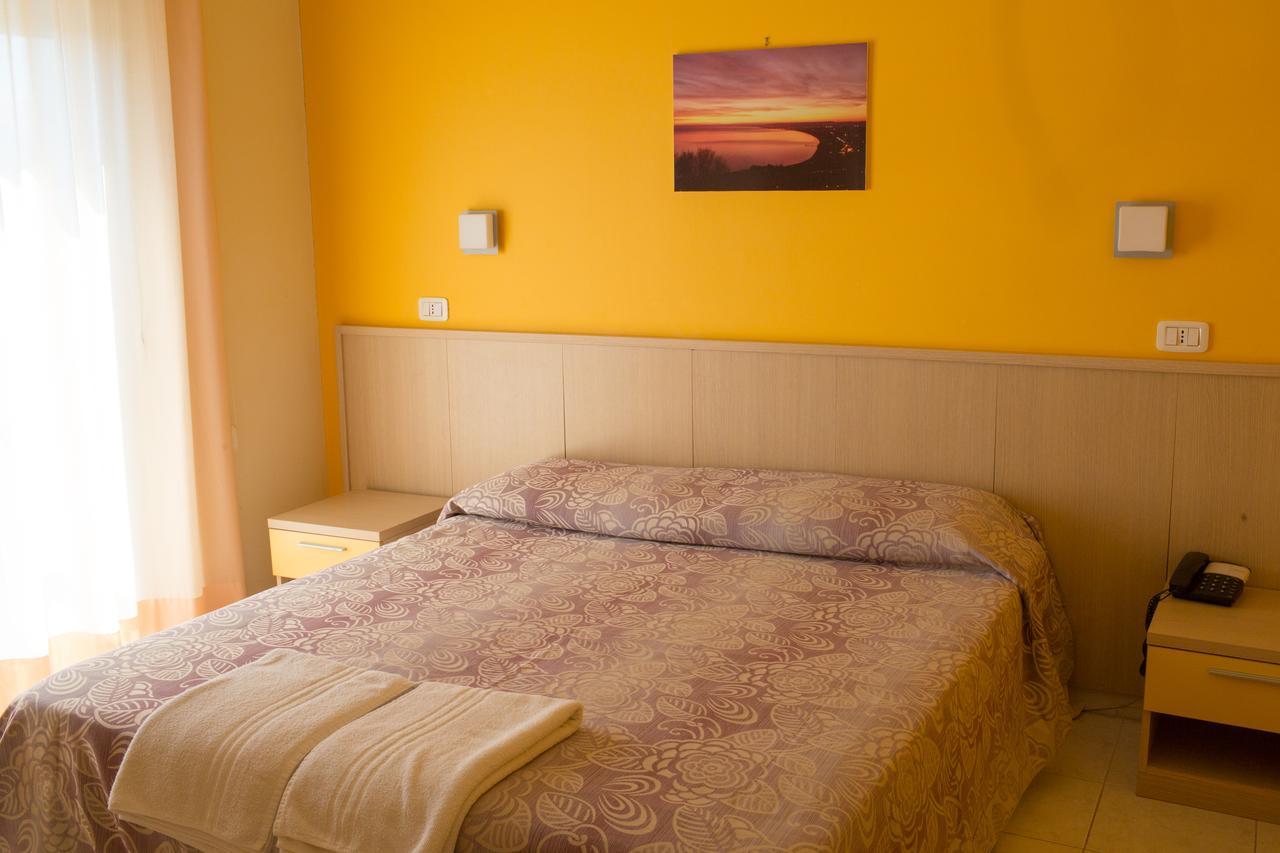 Hotel Holiday Vasto Exterior photo